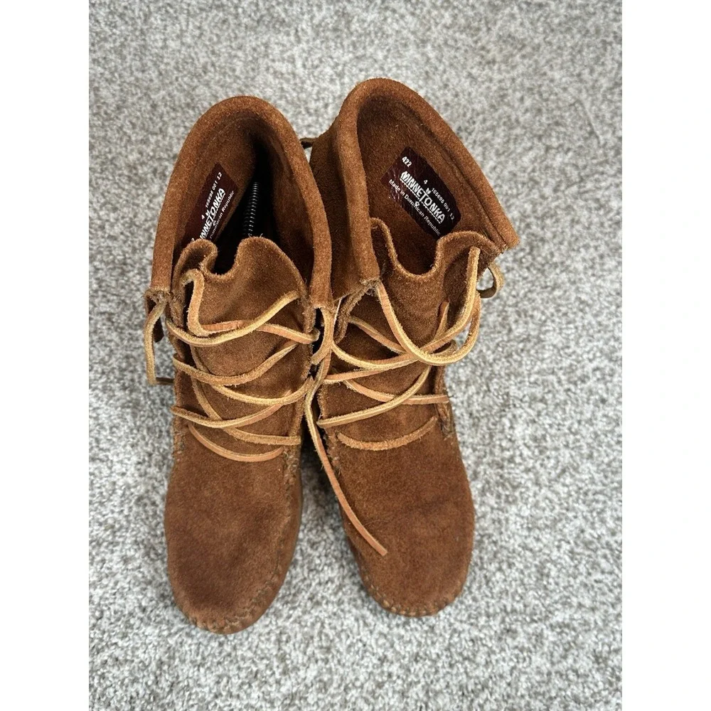 Minnetonka Moccasins Size 4 Kids Tramper Boot Suede Hard Sole